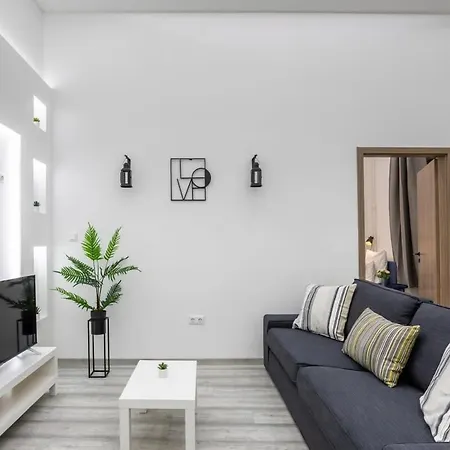 New Spacious & Lägenhet
